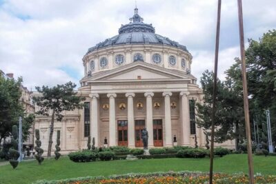 3h Bucharest Private Walking Tour - only your group - Piaka Revolukiei: Where 1989 Changed Romania