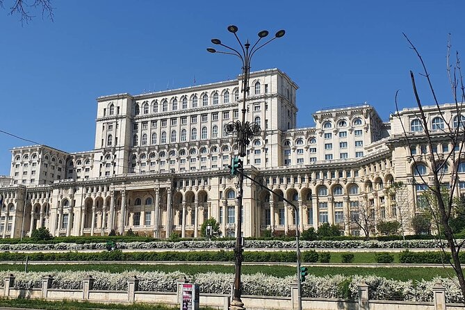 5h Bucharest City Tour by Car/Minivan – Small Group max 7 people - 6) Unirii, University, Revolution, and Triumph Arch: learning the city through space