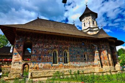 6 Days Transylvania and Bukovina Small Group Tour from Bucharest - Day 2: UNESCO Sighisoara, then baroque Târgu Mureș and Gothic-Renaissance Bistrița