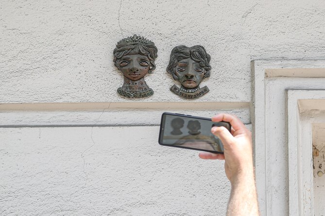 Alternative Bucharest Walking Tour - The mid-walk: how street art blends into real life