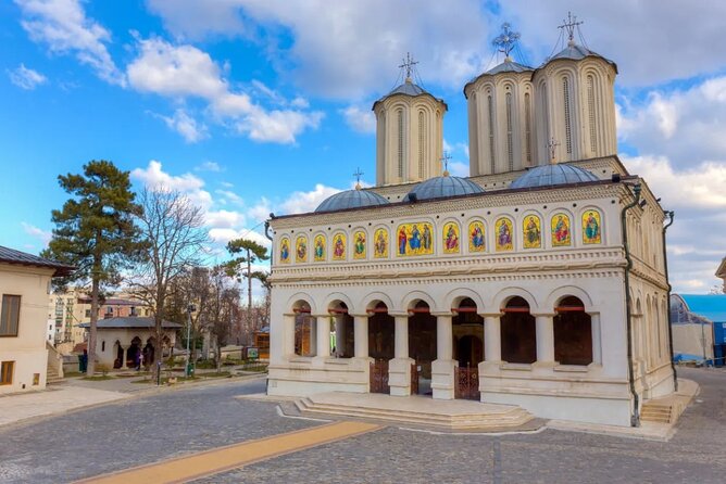 Best Walking Tour of Bucharest's City Center - 2.5 hours - Stop 2: Central University Library and the Carol I connection