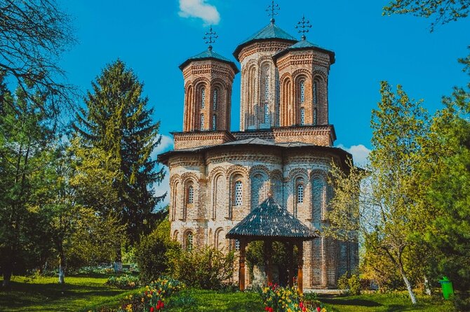 Bison Sanctuary, Vlad the Impaler Princely Court & Dracula Grave - Târgoviște Princely Court: Vlad Tepes, power, and Chindia Tower in view