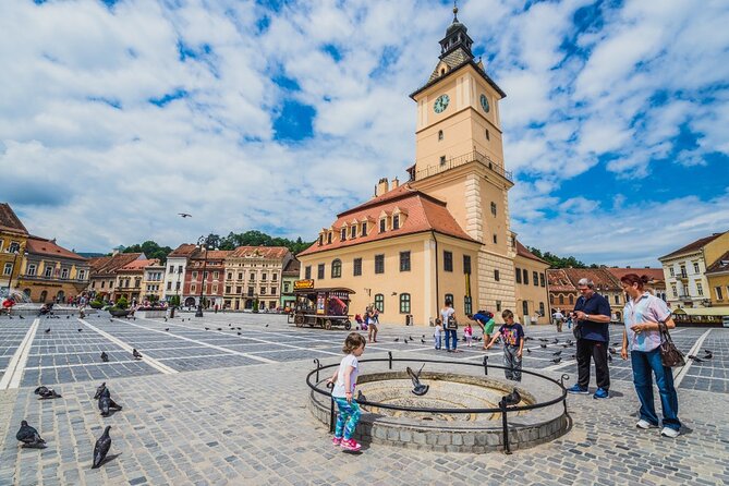 Bran Castle, Peles Castle and Brasov from Bucharest - Guides and group size: what you can expect from the human side