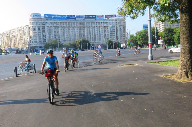 Bucarest à vélo - Piaka Revolukiei: The End of Communism in Romania