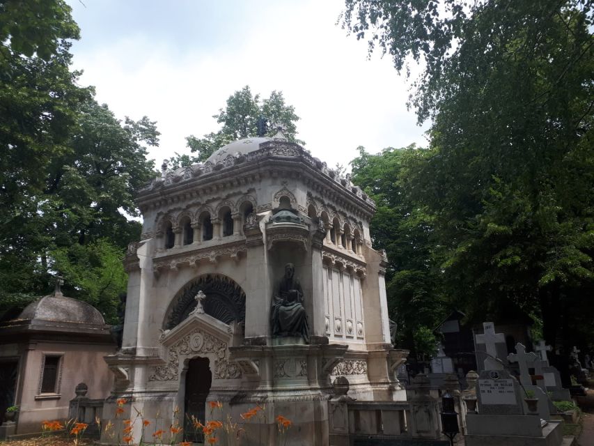 Bucharest: 3-Hour Dark History Tour with a Local - Guides and what makes the experience feel personal