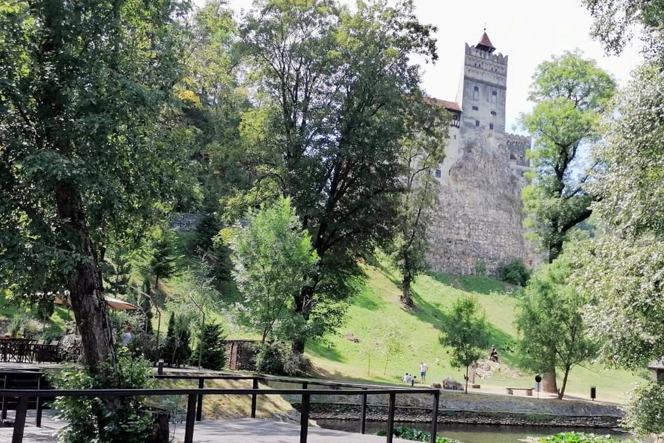 Bucharest: Bran Castle and Bear Sanctuary Small-Group Tour - Bran Castle: the Dracula stop that still has medieval bones