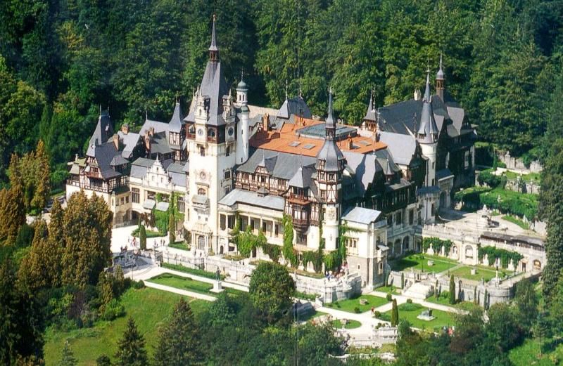 Bucharest: Bran & Peles Castle with Rasnov Citadel Day Trip - The Drive Through Prahova Valley to Sinaia