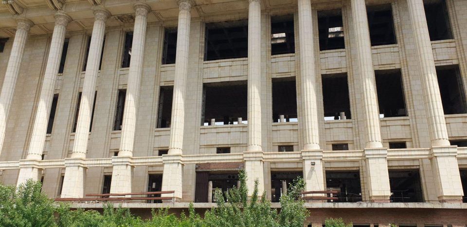 Bucharest by car - full day 'stop and visit' experience - Triumphal Arch and Northern Bucharest: A Late-Day Shift