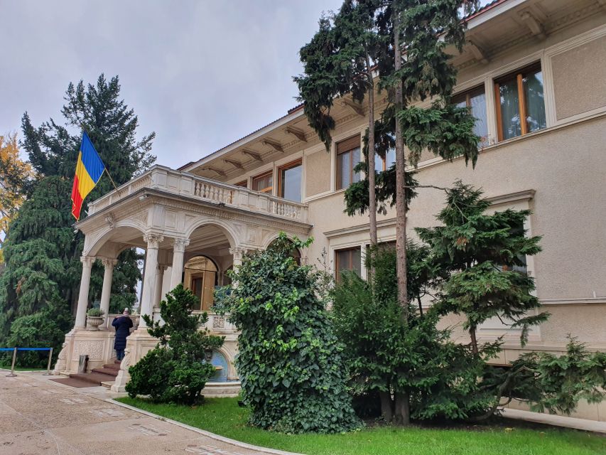 Bucharest City Tour 4h - Small Group Tour by Car - Revolution Square and Ceausescu’s escape: a place with hard context