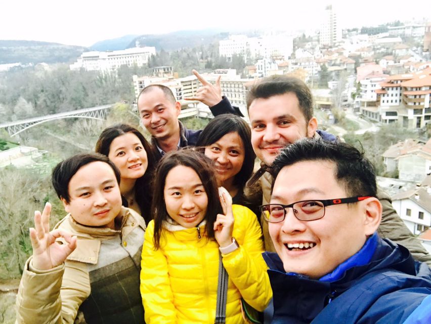 Bucharest City Tour 4h - Small Group Tour by Car - Calea Victoriei and Victory Avenue: royal glamour beside party power