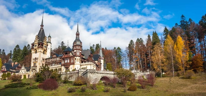 Bucharest: Dracula's Castle, Peleș Castle & Brașov Day Trip - From University Square to the Transylvanian Mountains: How the Day Flows