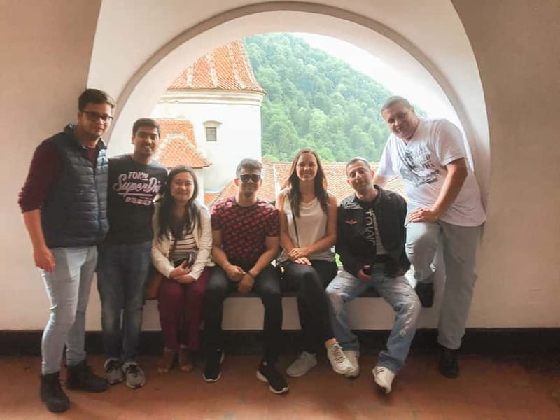 Bucharest: Dracula's Castle, Peleș Castle & Brașov Day Trip - Getting the Most Out of a Long Day: Comfort, Timing, and Meetings
