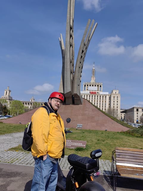 Bucharest electric city tour by Smart Balance #green - Romanian history, University Square, and the “palace-to-square” flow