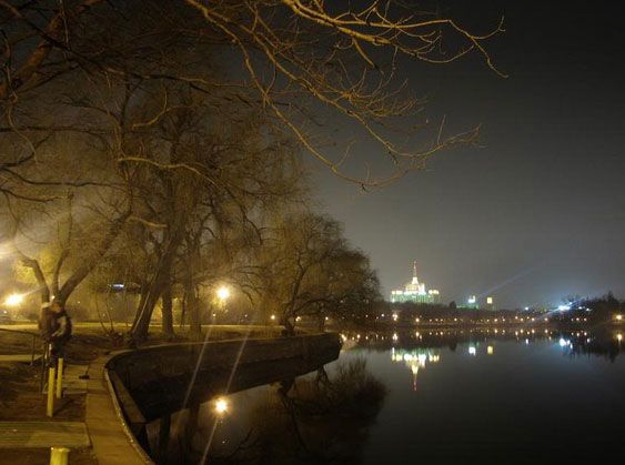 Bucharest Evening Tour and Traditional Dinner - How the 1.5-hour English tour keeps things moving (without rushing you)