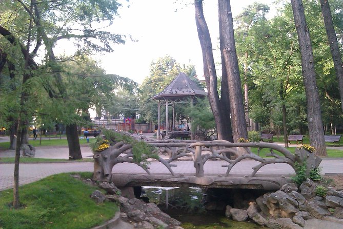 Bucharest Ghosts Stories and Mythology - Night views and city mood: the tour is also a lighting lesson