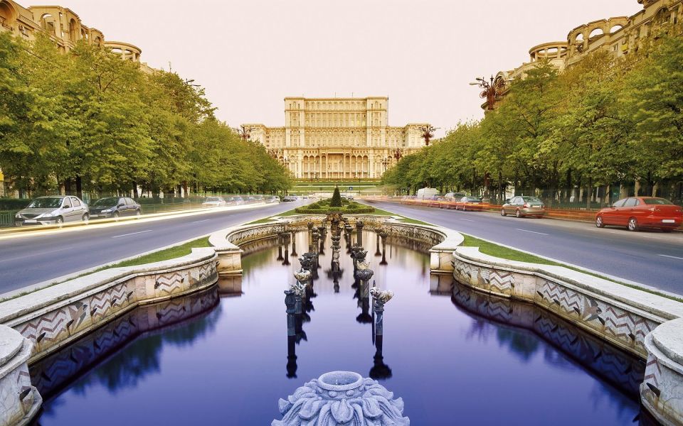 Bucharest: Half Day Bike Tour - Victoria Boulevard: monumental blocks on a bike