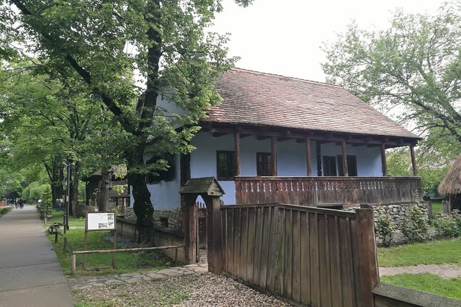 Bucharest Highlights Half-Day City Tour with Pickup - Stop 3: Mogoșoaia Palace and Brâncoveanu’s 1702 timeline