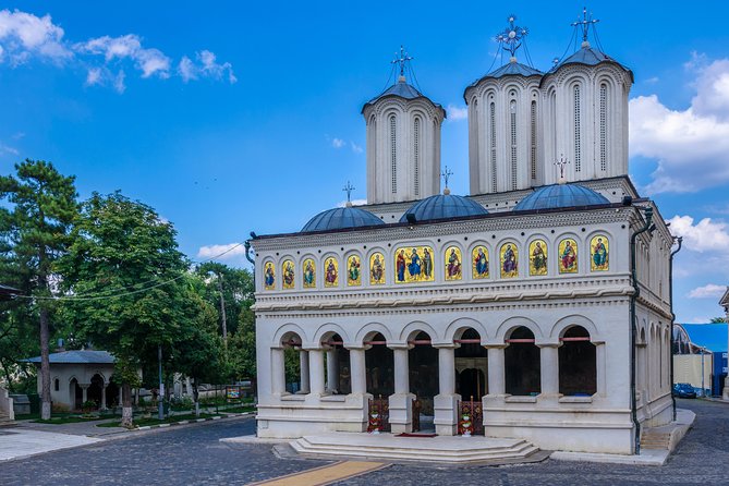 Bucharest Must See Walking Tour - The Universitate cafe break: included Romanian cakes with local coffee culture