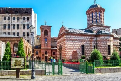 Bucharest Old Centre Tour - Walking through Princely Old Court, inns, and St Anton Church