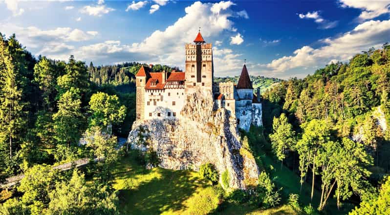 Bucharest: Peles Castle, Bran Castle, & Brasov Old Town Tour - Bran Castle: border history and the Dracula-shaped legend