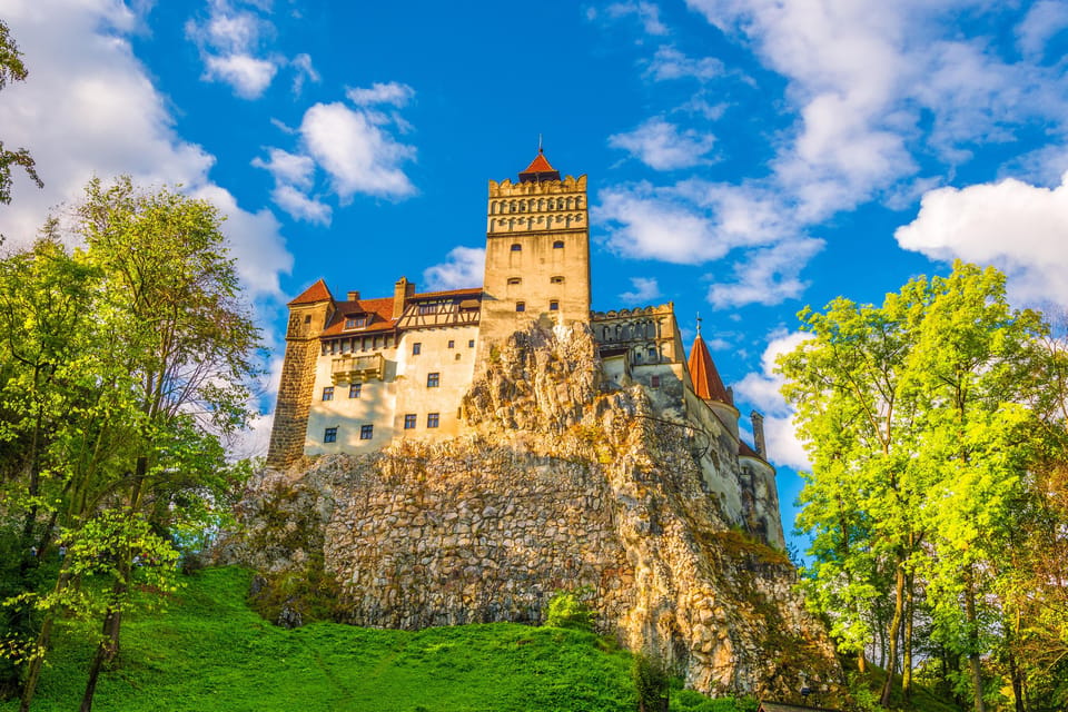 Bucharest: Peles & Dracula's Castle and Brasov Full-Day Trip - Peleș Castle in Sinaia: Royal Interiors and Art-Forward Beauty