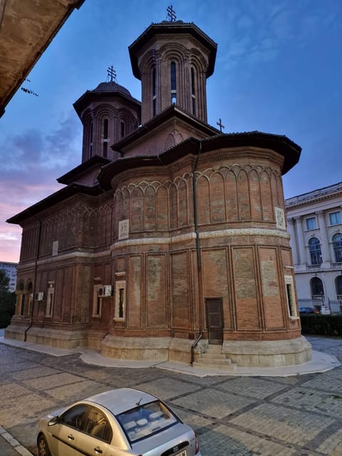 Bucharest: private and exclusive Italian walking tour - Revolution Square and the Romanian Athenaeum: the 1989 story in real space