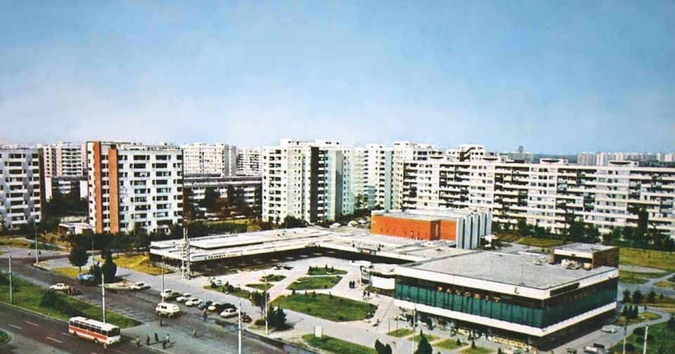 Bucharest: Private Three Neighborhoods Tour by Vintage Car - Cotroceni Palace plus Parcul La Broscuțe: where the route turns refined
