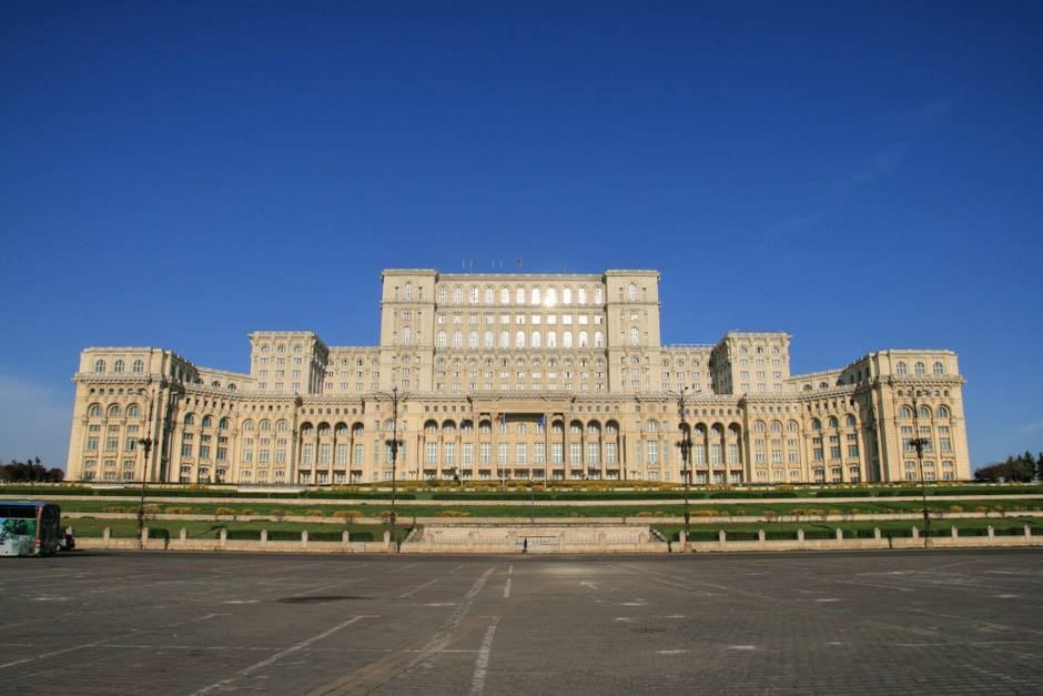 Bucharest: The "Last Days of Communism" Tour - Primaverii Palace: the contrast that makes the story click
