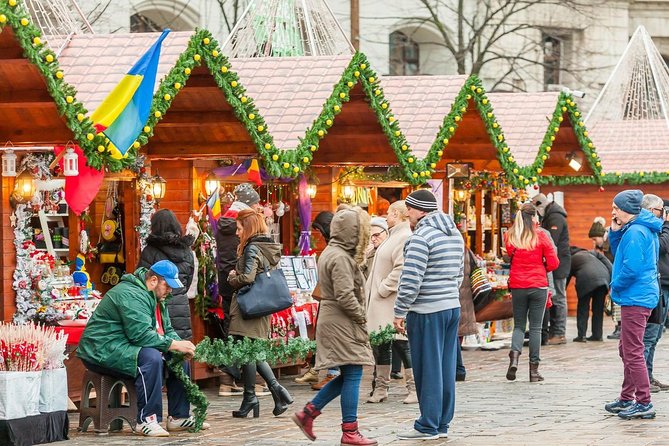 Bucharest: Tour of Christmas traditions & decorations - Stop 2: University Square Christmas market and Romanian wine