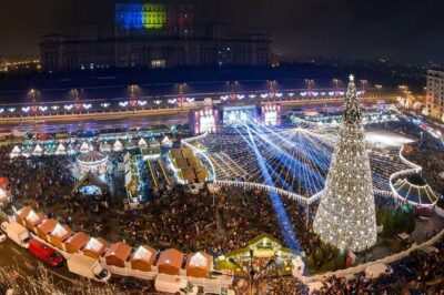 Bucharest: Tour of Christmas traditions & decorations - Starting at the Romanian Athenaeum, ending at Piața Constituției