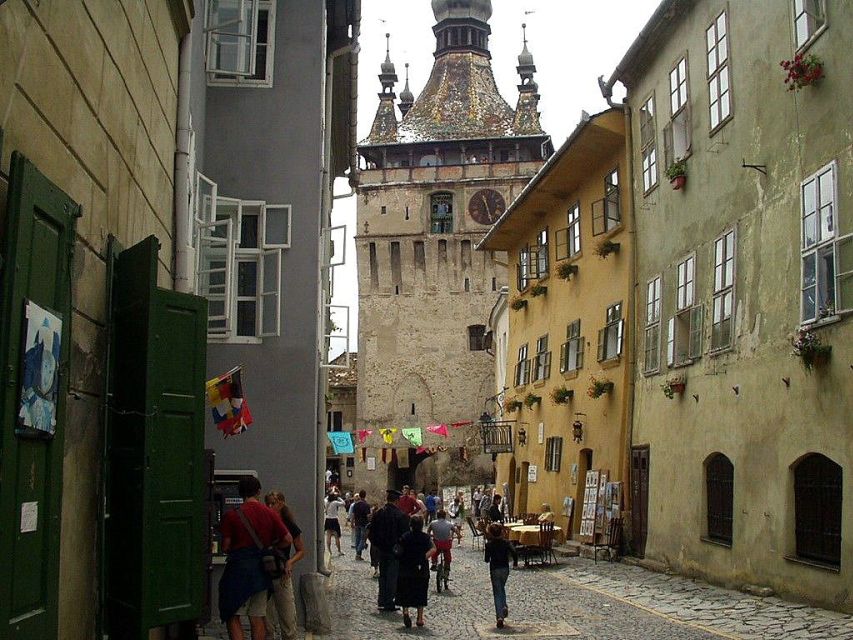 Bucharest: Transylvania and Dracula's Castle 2-Day Tour - Where the tour gives value: guide help, audio devices, and smart parking