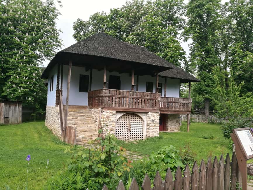 Bucharest: Village Museum Guided Tour - The guided 1-hour route: how to make it worth your money
