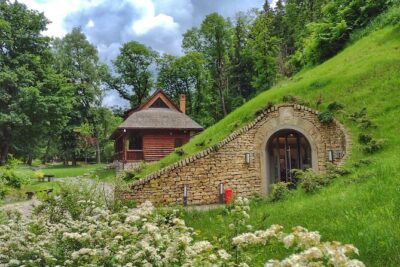 Bucovina Painted Monasteries & Transylvania Tour: 4-Day Private - Day 1: Agapia Monastery and Văratec Monastery for Real Monastic Scale