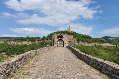 Bulgaria Day Trip: Basarabovo Monastery, Tsarevets & Arbanasi - Basarbovo Monastery: the rock-carved complex high above the ground