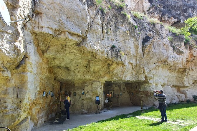 Bulgaria Day Trip - Private Tour from Bucharest - Veliko Tarnavo & Arbanasi - Getting value from the price: what you pay for (and what you don’t)
