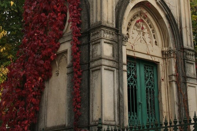Darkside Tour of Bucharest - small group - Guides and storytelling style: why the tour feels personal