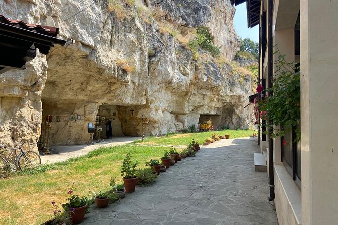 Day Trip to Bulgaria and Veliko Tarnovo from Bucharest - Veliko Tarnovo: Bulgaria’s first capital and the fortress-time strategy
