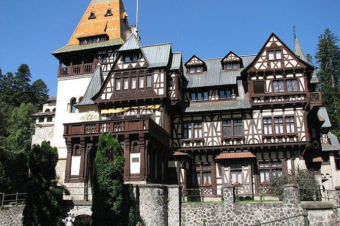 Dracula Castle, Peles Castle & Brasov-Private Tour from Bucharest - Brasov Old Town: The Break That Makes the Day Worth It