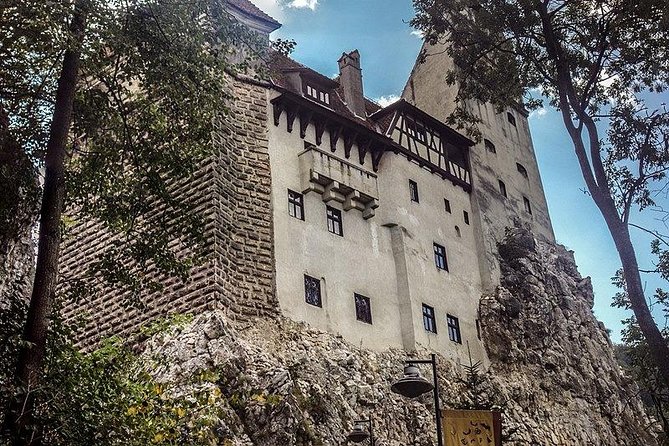 Dracula Castle, Peles Castle & Brasov-Private Tour from Bucharest - Guides, Comfort, and the Included Photo Moment