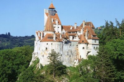 Dracula's Castle, Peles Castle and old town Brasov from Bucharest - Bran Castle: Dracula’s name, a real border fortress