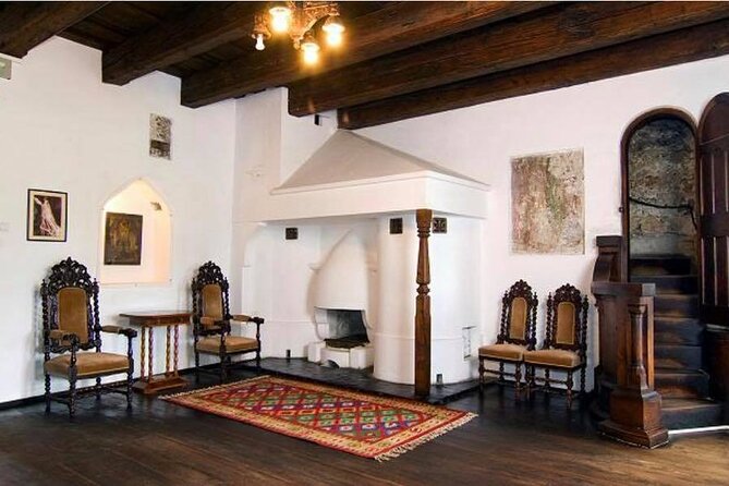 Dracula's Castle - Private Tour with Peleș Castle and Brașov city - Brasov historical center: German charm, cobblestones, and people-watching in Piața Sfatului