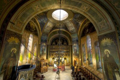 Eastern Orthodox Church Art in Bucharest - Meeting point: Anton icon shop and the first taste of the tradition