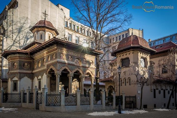 Extended Walking Tour of Bucharest - The subway hop to University Square: using transit like locals
