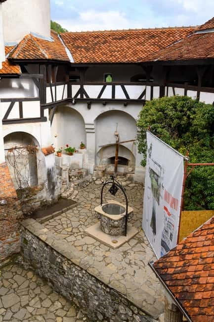 From Bucharest: Dracula's castle, Peles Castle and Brasov - Brașov Old Town Walking Tour: Where the Day Breathes