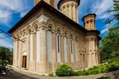 Half-Day Private Sightseeing Tour of Bucharest and its Surroundings Package - Revolution Square, Constitution Square, and the Military Academy Story Thread