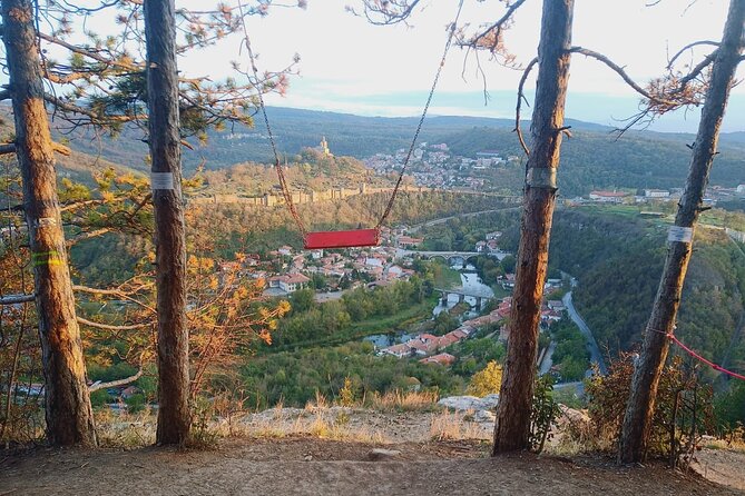 Hike Bulgaria Love Swing, Veliko Tarnovo and Tarevet Fortress - Arbanasi to the Love Swing: a short hike with big cliff views