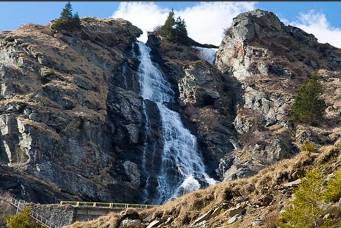 Hike to Poenari Fortress, Vidraru Dam, Argeș Monastery - Private - Guides in English, Plus the Best Kind of Road-Trip Surprises