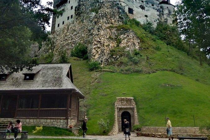 Libearty Bear Sanctuary and Dracula's Castle - Day Tour from Bucharest - What to Expect at Each Stop (So You Don’t Feel Rushed)