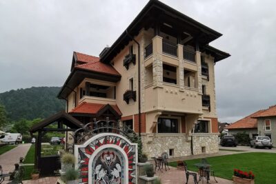 Libearty Brown Bears Sanctuary & Fun with ATV or Buggy Quad Tour - Getting the Day Rolling: Timing, Pickup, and How the Route Feels