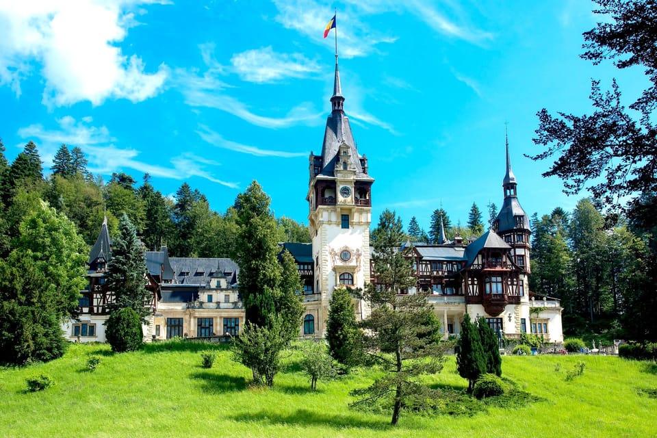 Minivan 8 Places : Dracula Castle, Peles, & Brasov Day Tour - How the day tour really works (and why it’s a smart format)